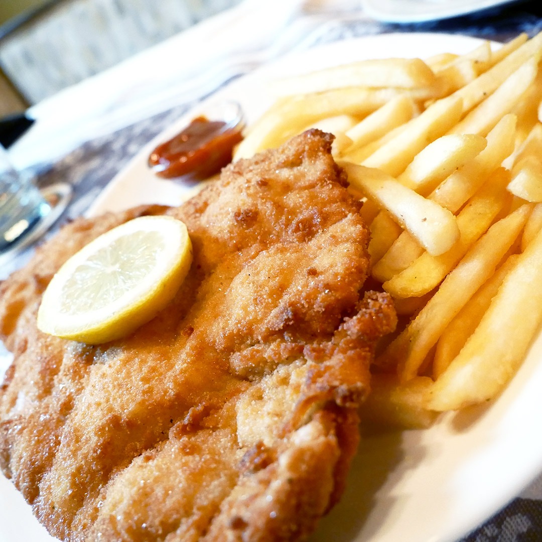 Schnitzel mit Pommes aus Marias Küche